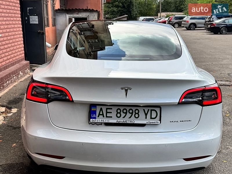 Седан Tesla Model 3 2021 в Кривом Роге