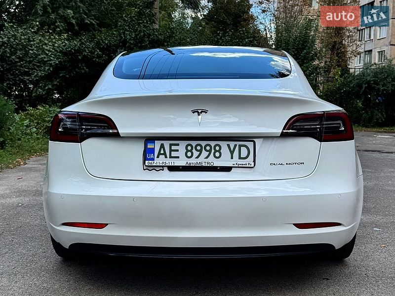 Седан Tesla Model 3 2021 в Кривом Роге
