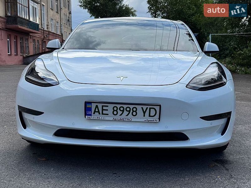 Седан Tesla Model 3 2021 в Кривом Роге
