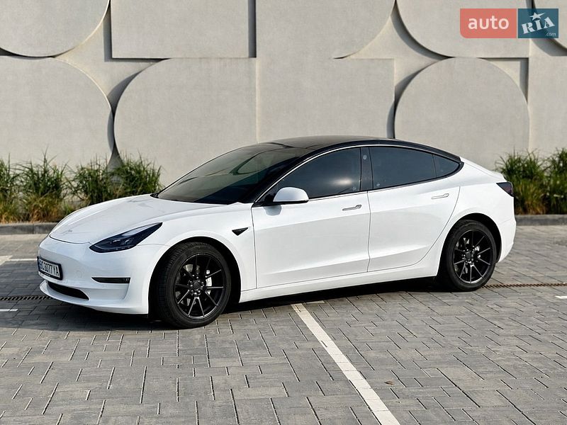 Седан Tesla Model 3 2021 в Луцьку
