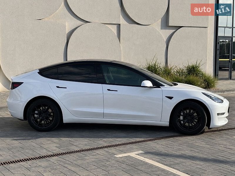 Седан Tesla Model 3 2021 в Луцьку