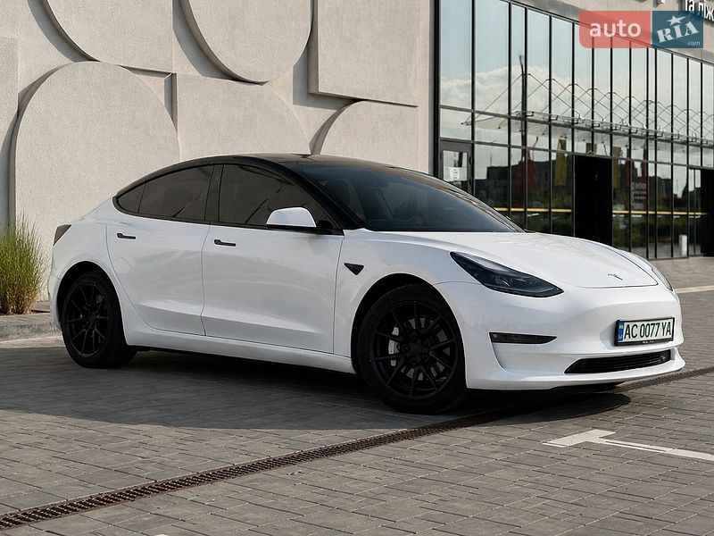 Седан Tesla Model 3 2021 в Луцьку