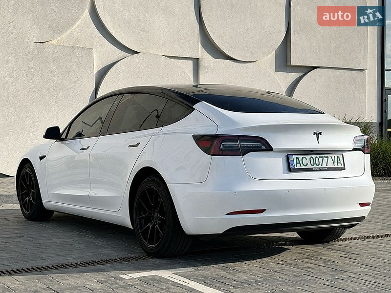 Седан Tesla Model 3 2021 в Луцьку