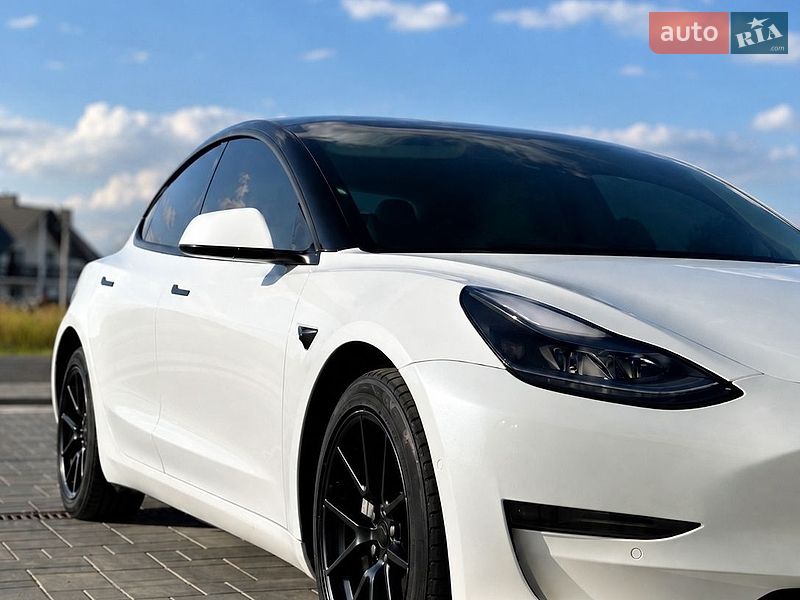 Седан Tesla Model 3 2021 в Луцьку