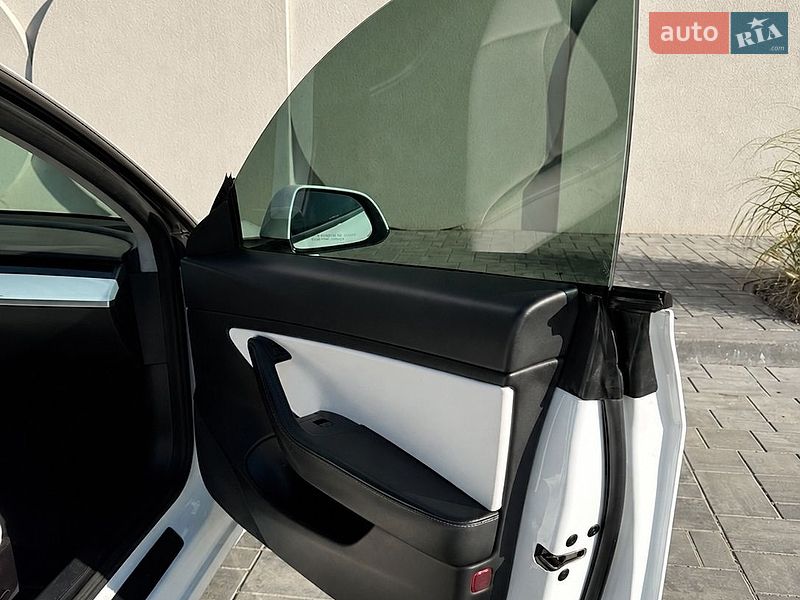 Седан Tesla Model 3 2021 в Луцьку