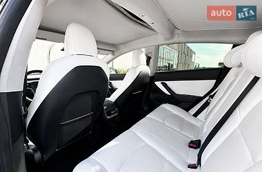 Седан Tesla Model 3 2021 в Луцьку