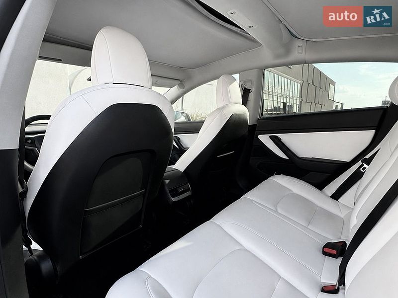 Седан Tesla Model 3 2021 в Луцьку