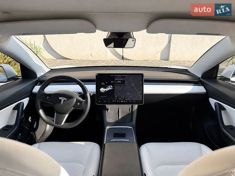 Седан Tesla Model 3 2021 в Луцьку