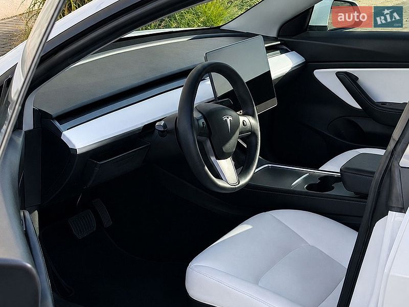 Седан Tesla Model 3 2021 в Луцьку