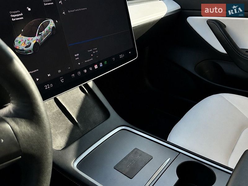 Седан Tesla Model 3 2021 в Луцьку