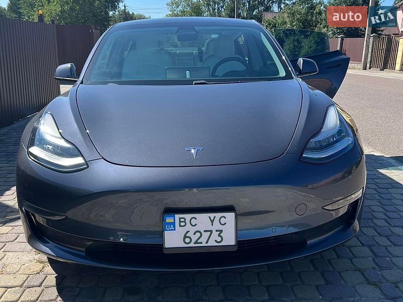 Tesla Model 3 2020