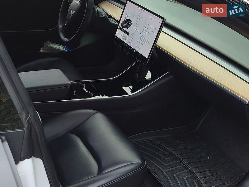 Седан Tesla Model 3 2019 в Києві