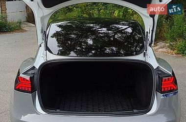 Седан Tesla Model 3 2019 в Києві