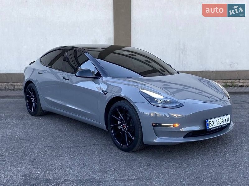 Седан Tesla Model 3 2019 в Києві