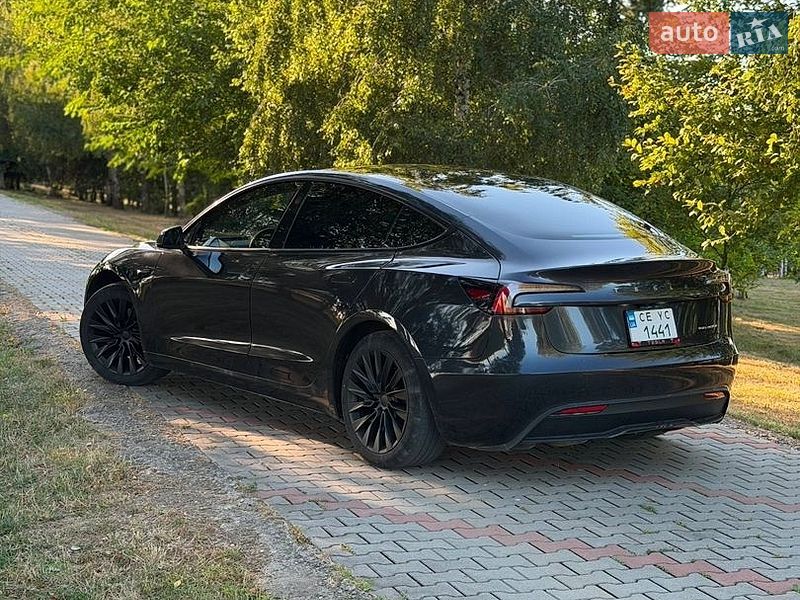 Tesla Model 3 2024