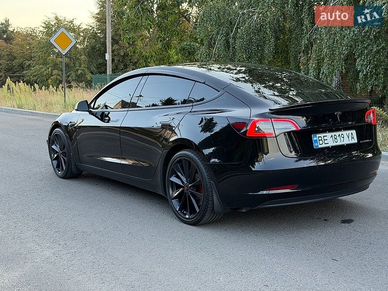 Седан Tesla Model 3 2018 в Миколаєві