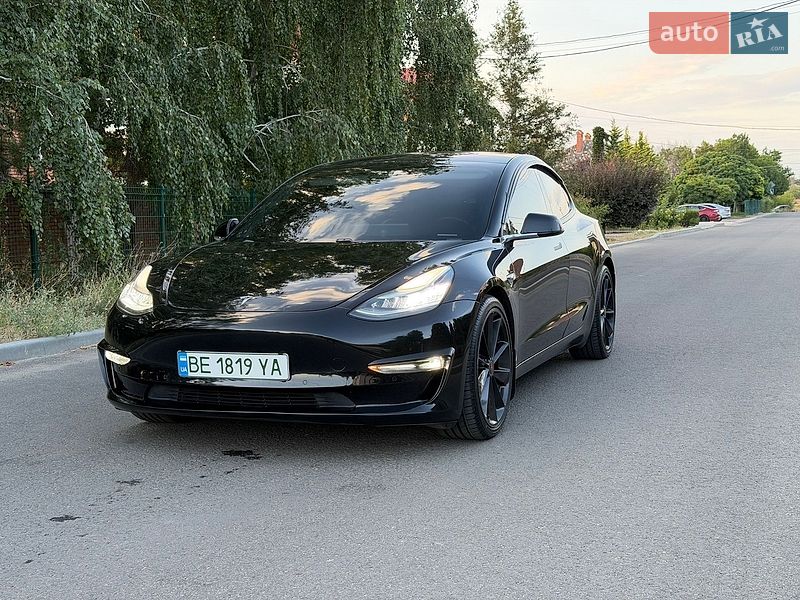 Седан Tesla Model 3 2018 в Миколаєві