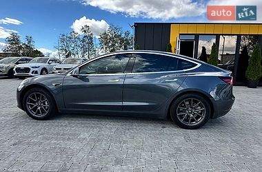Седан Tesla Model 3 2018 в Івано-Франківську