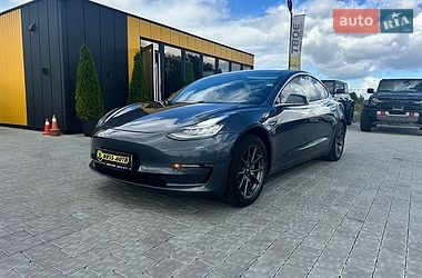 Седан Tesla Model 3 2018 в Івано-Франківську