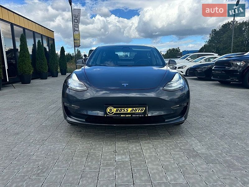 Седан Tesla Model 3 2018 в Івано-Франківську