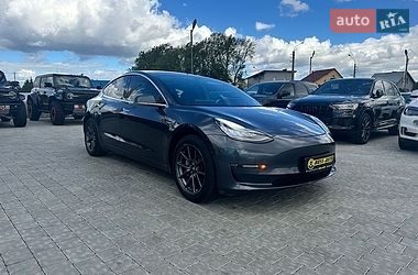 Седан Tesla Model 3 2018 в Івано-Франківську