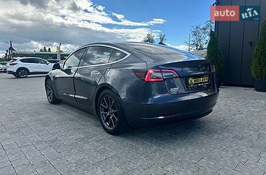 Седан Tesla Model 3 2018 в Івано-Франківську