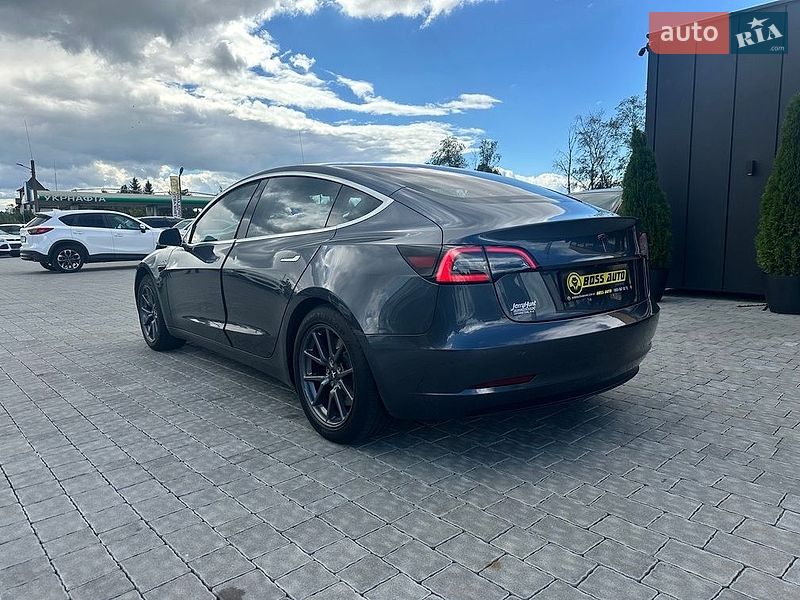 Седан Tesla Model 3 2018 в Івано-Франківську