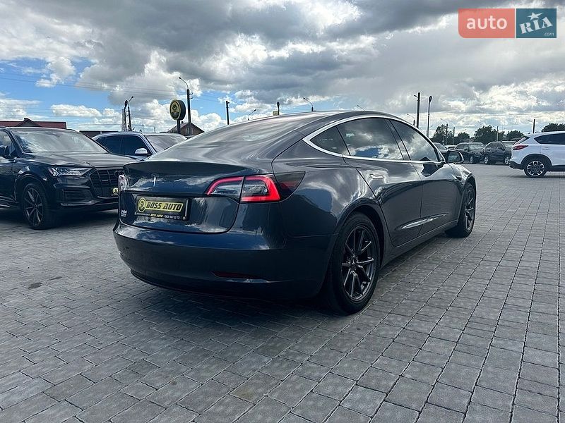 Седан Tesla Model 3 2018 в Івано-Франківську