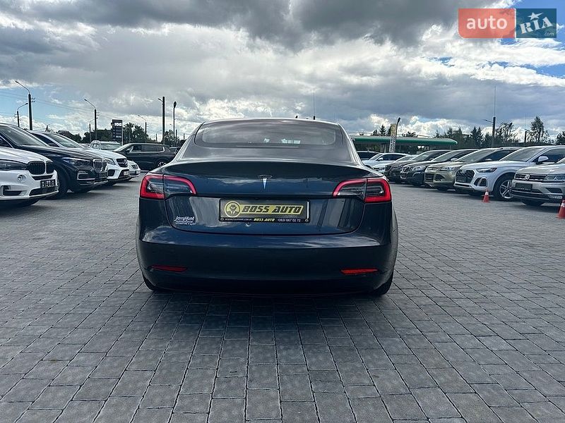 Седан Tesla Model 3 2018 в Івано-Франківську