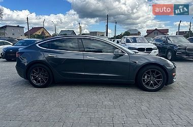 Седан Tesla Model 3 2018 в Івано-Франківську
