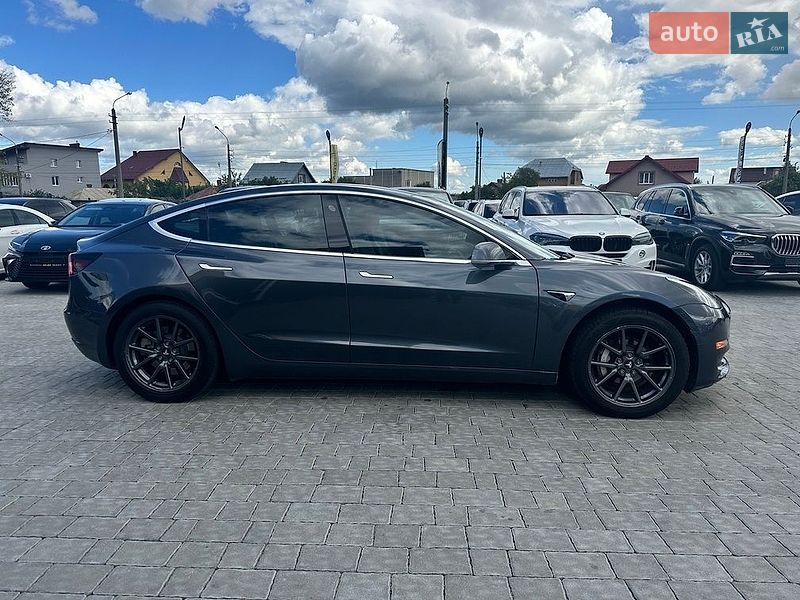 Седан Tesla Model 3 2018 в Івано-Франківську