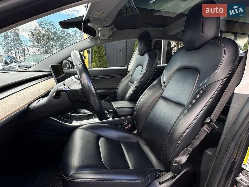 Седан Tesla Model 3 2018 в Івано-Франківську
