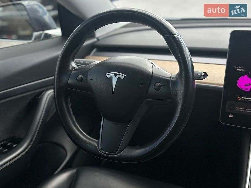Седан Tesla Model 3 2018 в Івано-Франківську