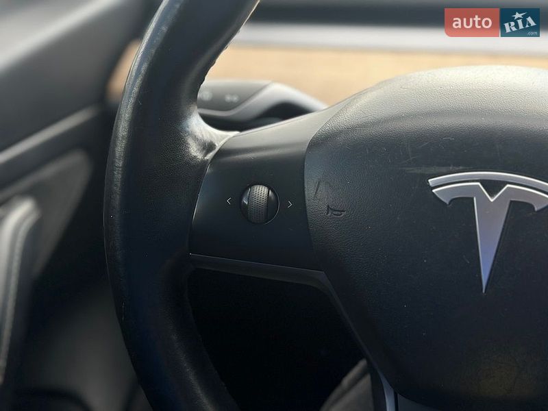Седан Tesla Model 3 2018 в Івано-Франківську