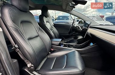 Седан Tesla Model 3 2018 в Івано-Франківську