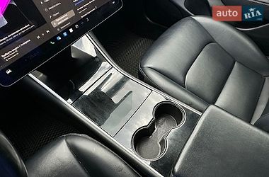 Седан Tesla Model 3 2018 в Івано-Франківську