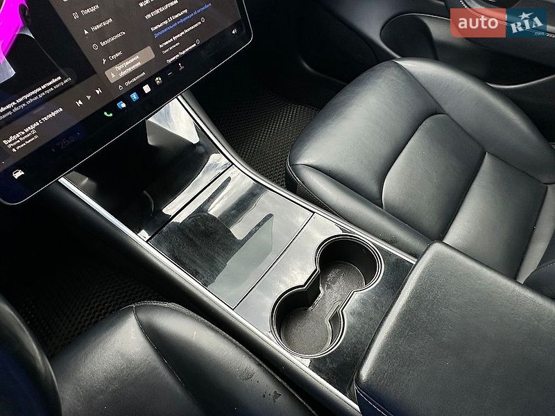 Седан Tesla Model 3 2018 в Івано-Франківську