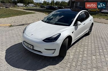 Tesla Model 3  2022