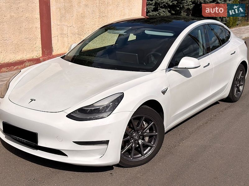 Седан Tesla Model 3 2020 в Ковелі