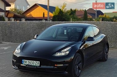 Tesla Model 3  2022