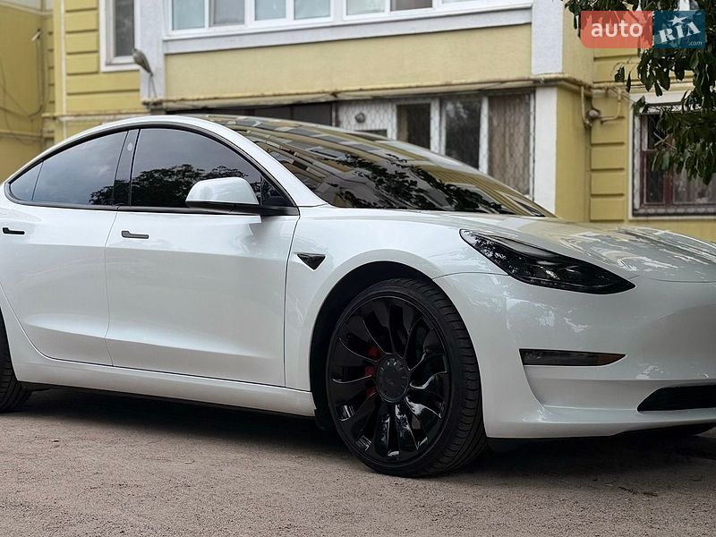 Tesla Model 3 2023