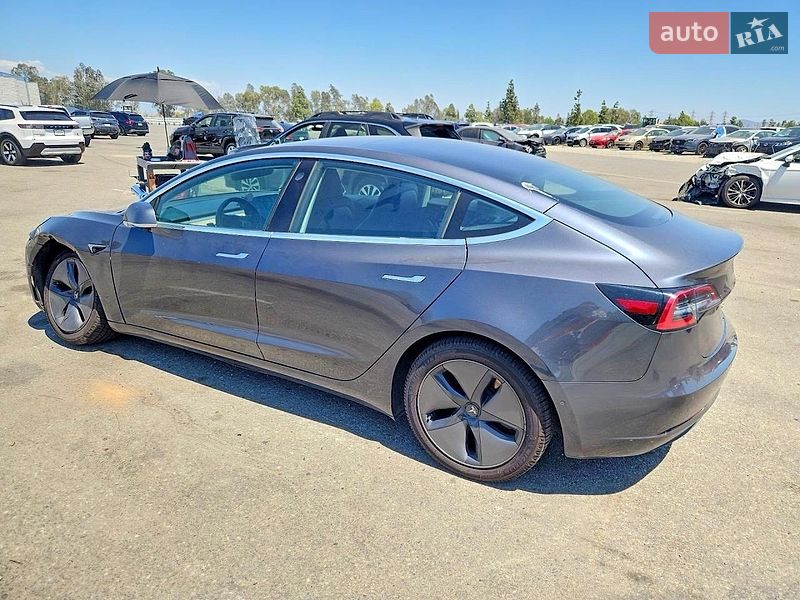 Седан Tesla Model 3 2018 в Моршині