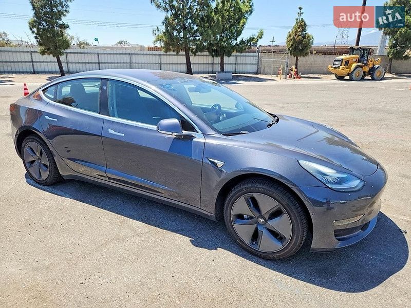 Седан Tesla Model 3 2018 в Моршині