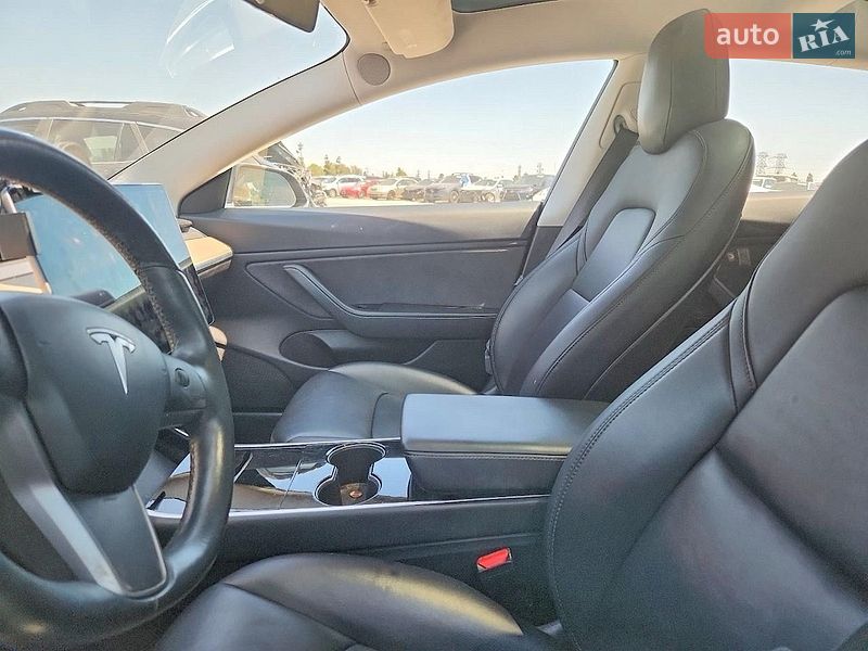 Седан Tesla Model 3 2018 в Моршині