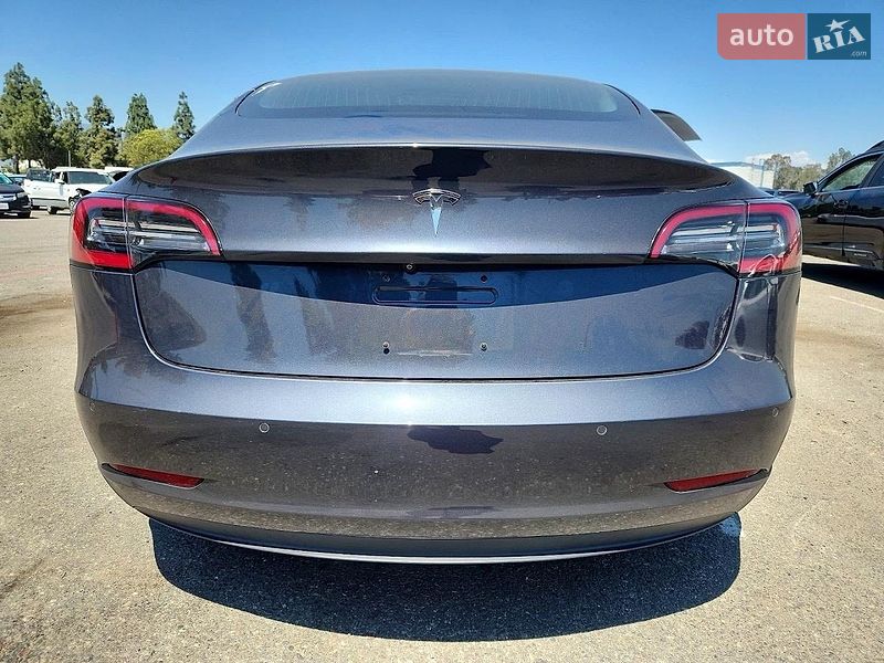 Седан Tesla Model 3 2018 в Моршині