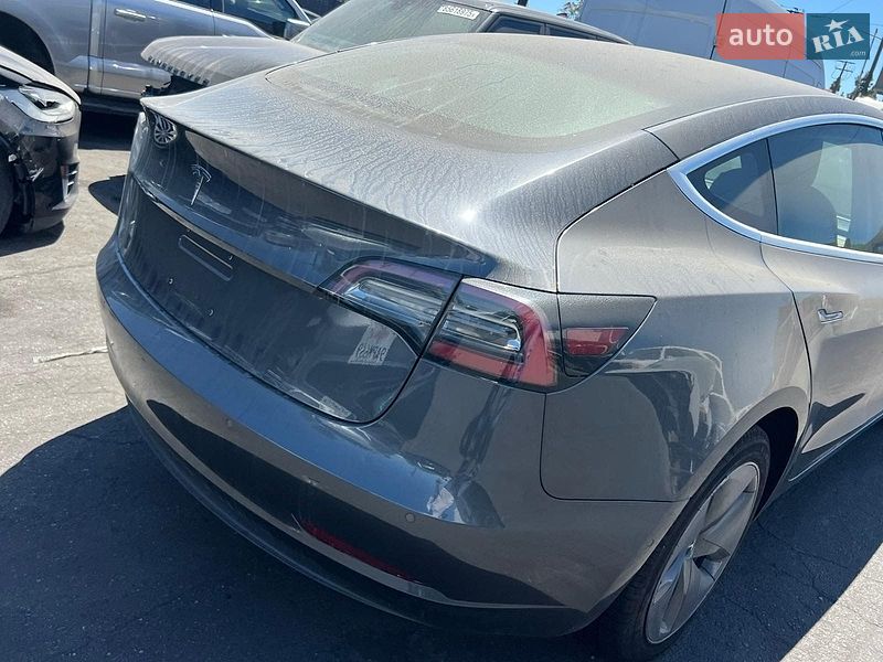 Седан Tesla Model 3 2018 в Моршині