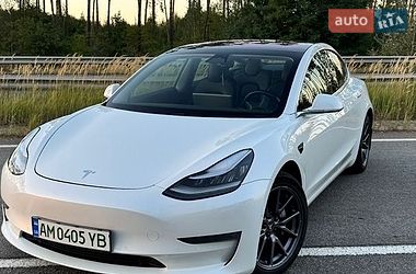 Tesla Model 3  2019