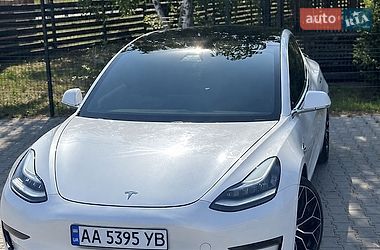 Tesla Model 3  2021