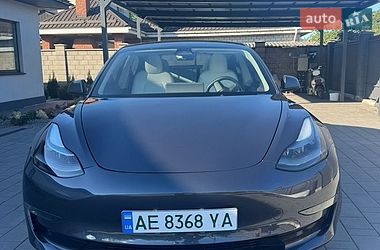 Седан Tesla Model 3 2023 в Кам'янському