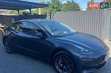 Седан Tesla Model 3 2023 в Кам'янському